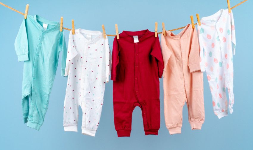 Hoe moet je babykleding wassen?