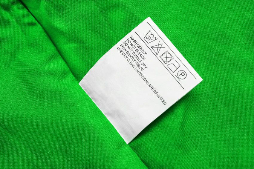 Hoe moet je synthetische kleding wassen?