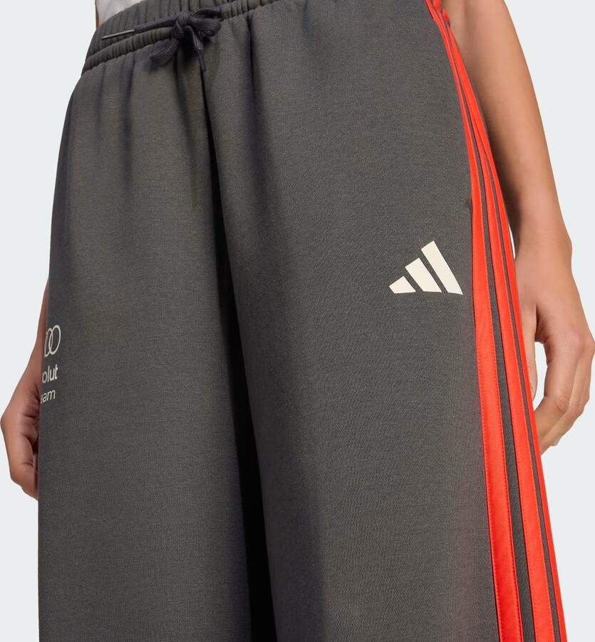 Adidas AUDI REVOLUT F1 TEAM DNA BROEK MET WIJDE PIJPEN - Foto 2