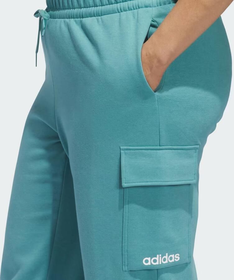 Adidas ESSENTIALS INCLUSIVE LINEAR FLEECE CARGO PANTS - Foto 3