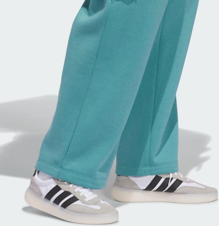 Adidas ESSENTIALS INCLUSIVE LINEAR FLEECE CARGO PANTS - Foto 2