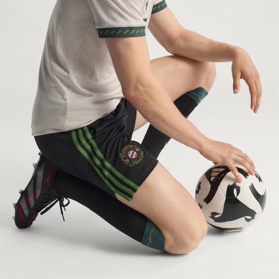 Adidas FC Bayern München 25 26 Wiesn Short - Foto 3