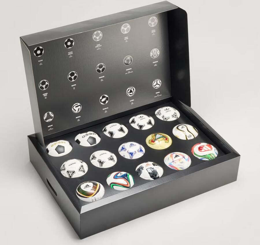 Adidas FIFA Wereldkampioenschap Voetbal 26™ Historical Mini Voetbal Set