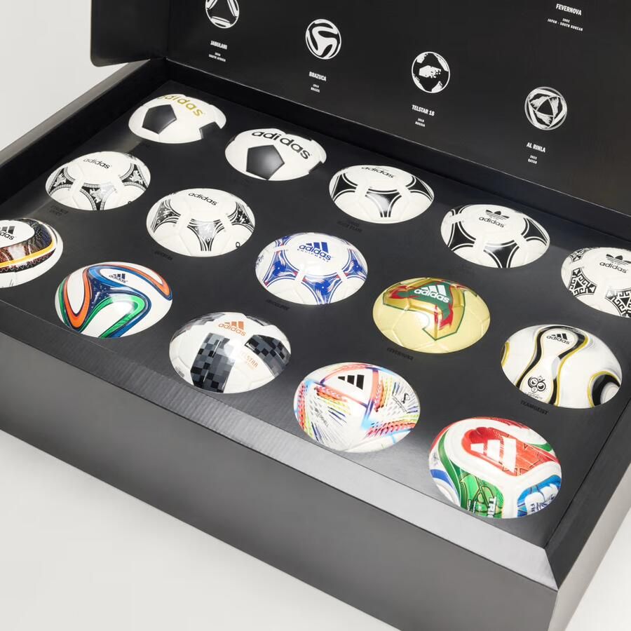 Adidas FIFA Wereldkampioenschap Voetbal 26™ Historical Mini Voetbal Set - Foto 2