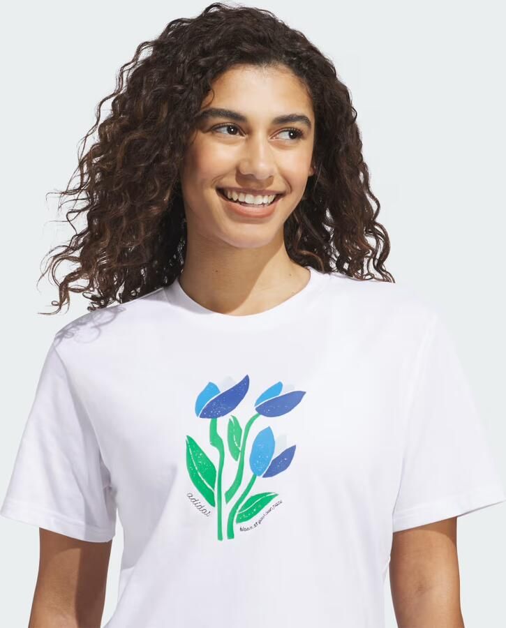 Adidas FLORAL BLOOM AT YOUR OWN PACE GRAPHIC T-SHIRT - Foto 3