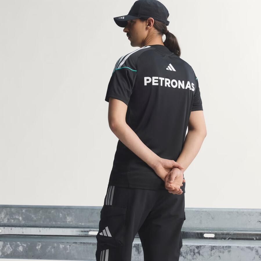 Adidas MERCEDES AMG PETRONAS FORMULA 1 TEAM MONTEURSSHIRT - Foto 2