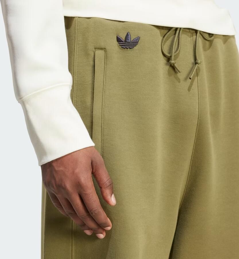 Adidas Originals Wide fit sweatpants met logo-applicatie model 'LO'