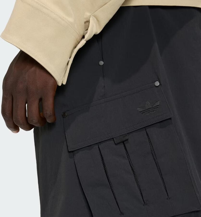 Adidas PREMIUM ESSENTIALS UTILITY LONG SHORT - Foto 2