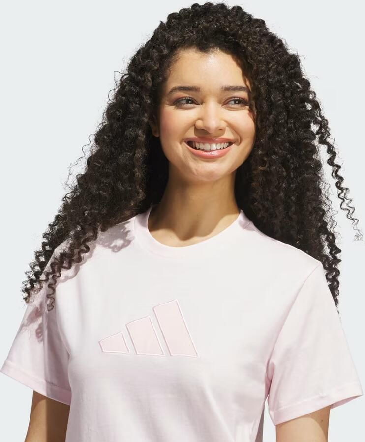Adidas SATIN-FILLED LOGO GRAPHIC T-SHIRT - Foto 4