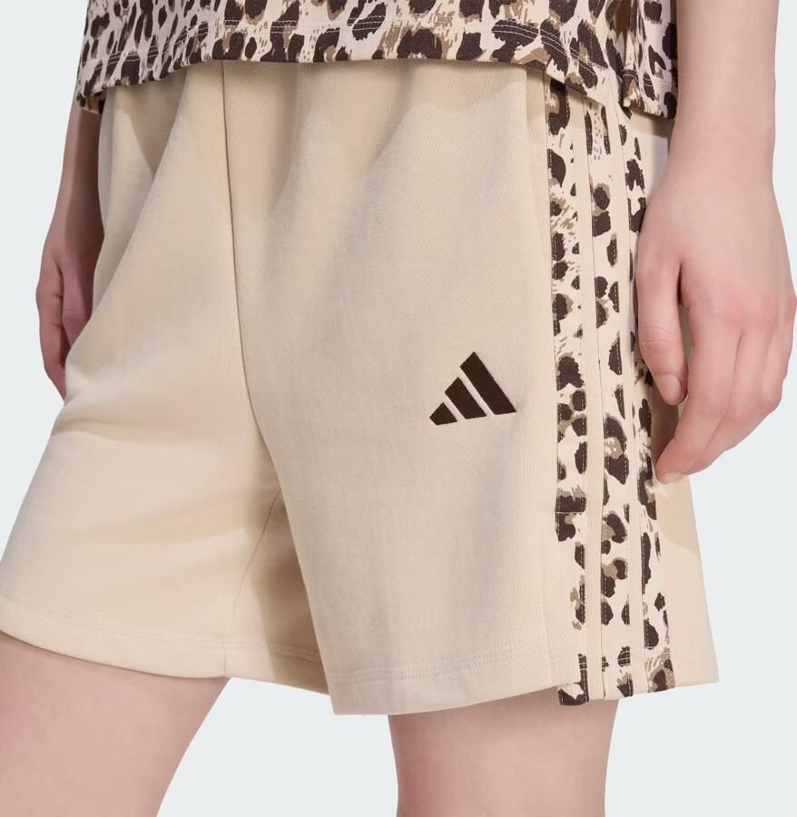 Adidas Seasonal Essentials 3-Stripes Short met Dierenprint - Foto 2