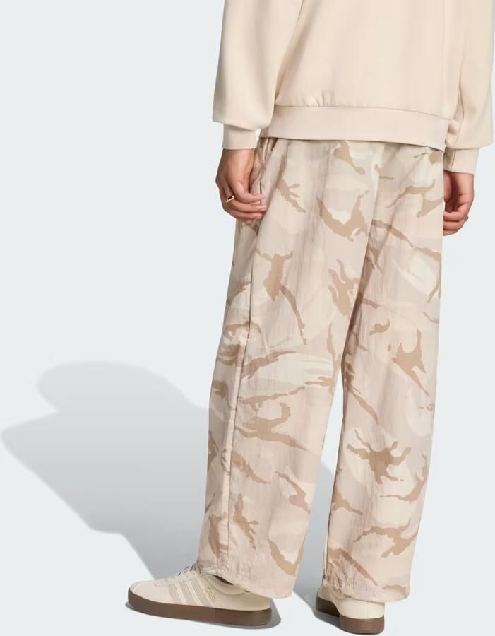 Adidas Seasonal Essentials Camo Woven Parachutebroek - Foto 4