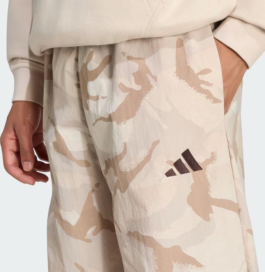 Adidas Seasonal Essentials Camo Woven Parachutebroek - Foto 3