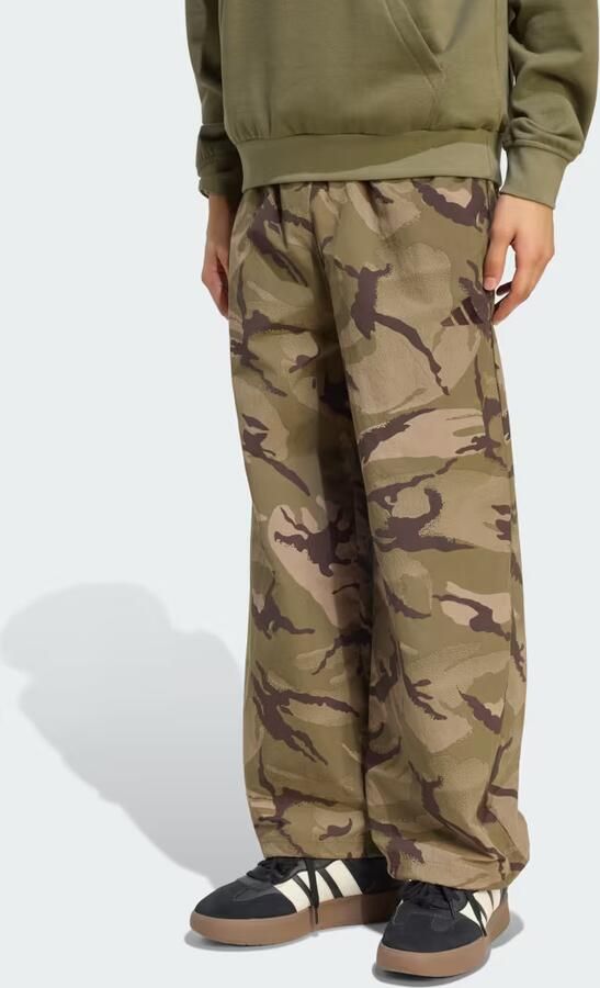 Adidas Seasonal Essentials Camo Woven Parachutebroek