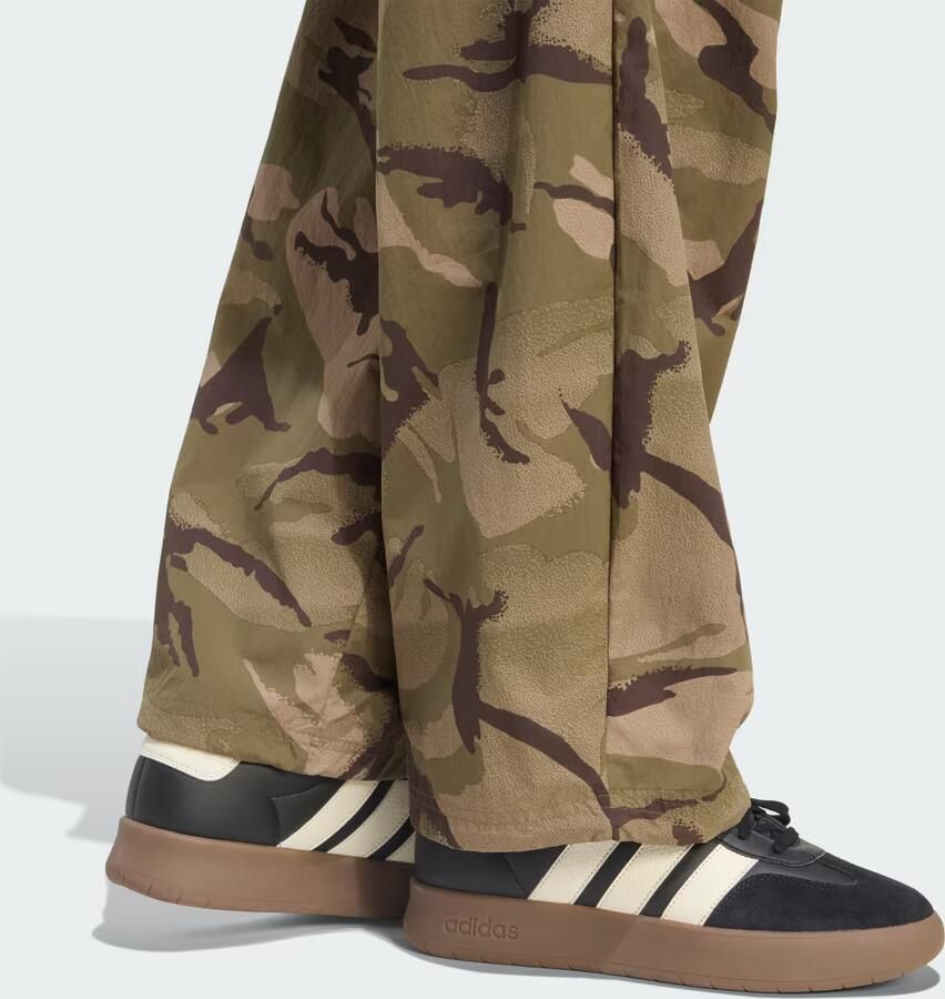 Adidas Seasonal Essentials Camo Woven Parachutebroek - Foto 3