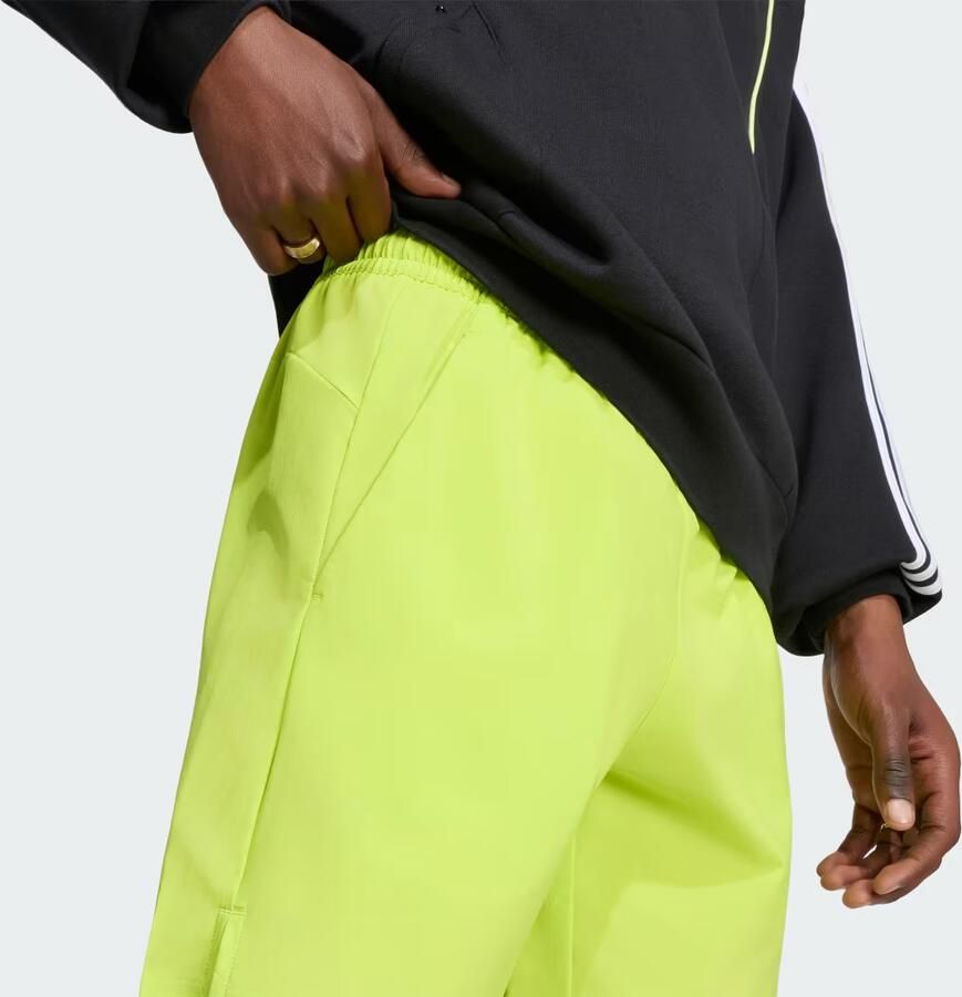 Adidas TECH TREFOIL ESSENTIALS POLYESTER SHORT - Foto 2