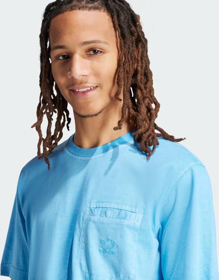 Adidas Trefoil Essentials + Dye Pocket T-shirt Blauw- Heren Blauw - Foto 3