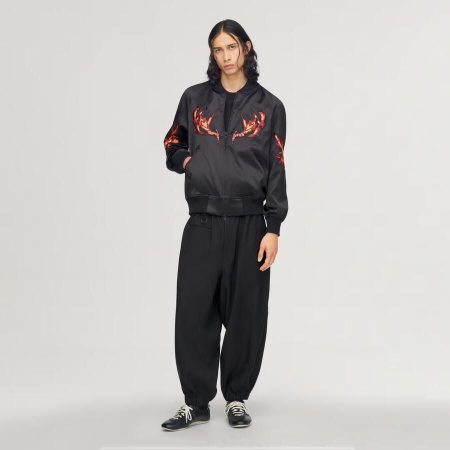 Adidas Y-3 SATIJNEN SOUVENIRJACK MET GEBORDUURDE GRAPHIC - Foto 3