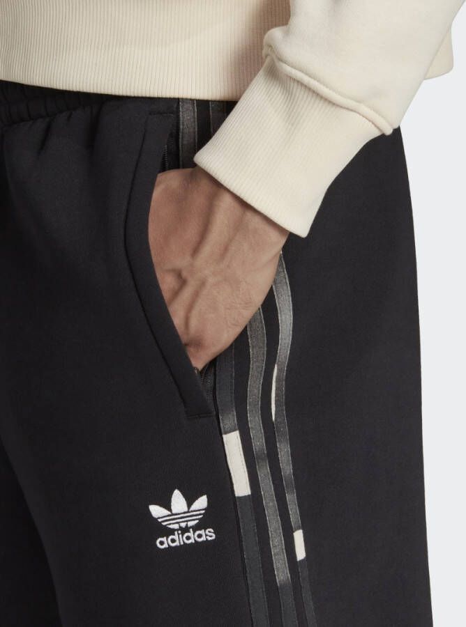 Adidas Originals Graphics Camo 3-Stripes Short