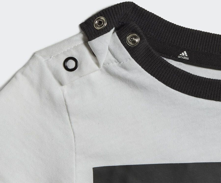 Adidas Sportswear Essentials T-Shirt en Short Setje