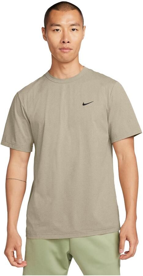 Nike Hyverse Dri-FIT UV multifunctionele herentop met korte mouwen Bruin
