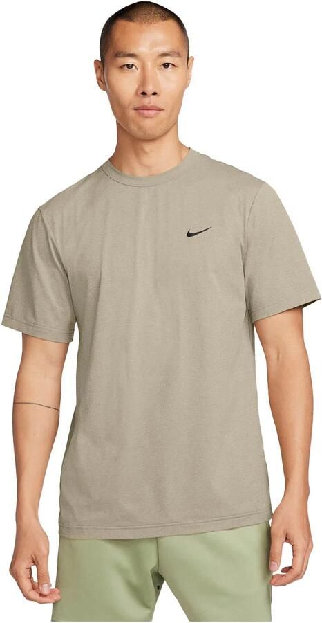Nike Hyverse Dri-FIT UV multifunctionele herentop met korte mouwen Bruin