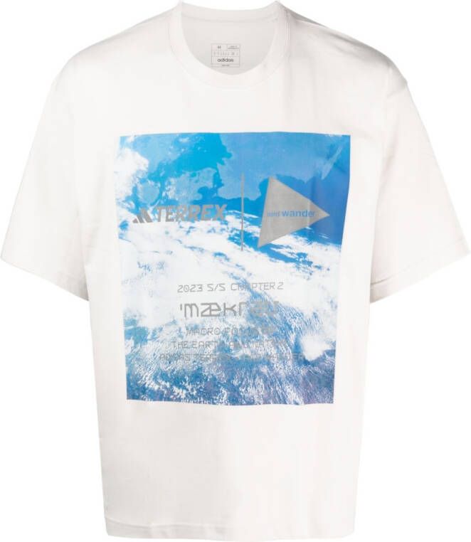 Adidas T-shirt met print Beige