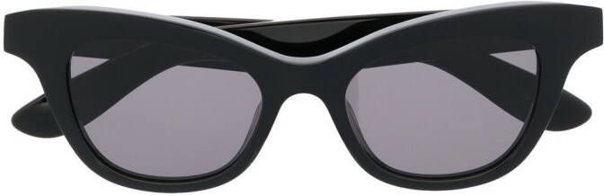 Alexander McQueen Eyewear Zonnebril met cat-eye montuur Zwart