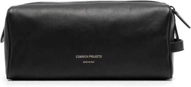 Common Projects Toilettas met gegraveerd logo Zwart