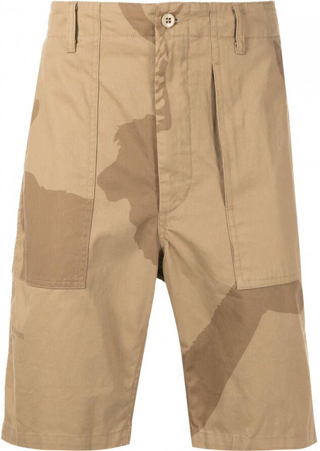 Engineered Garments Shorts met print Bruin