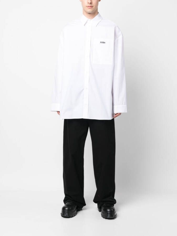 032c Overhemd met geborduurd logo Wit