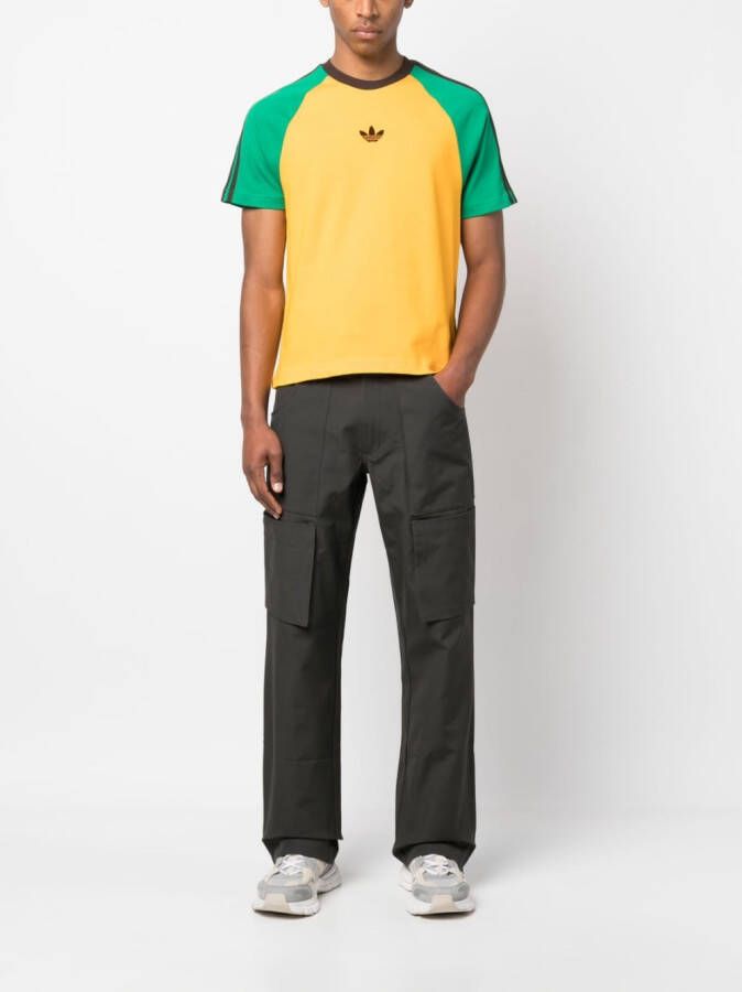 adidas T-shirt met logoprint Geel