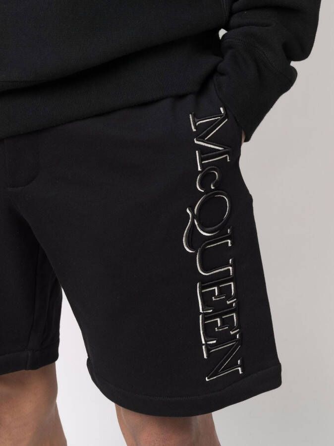 Alexander McQueen Bermuda shorts met logoprint Zwart