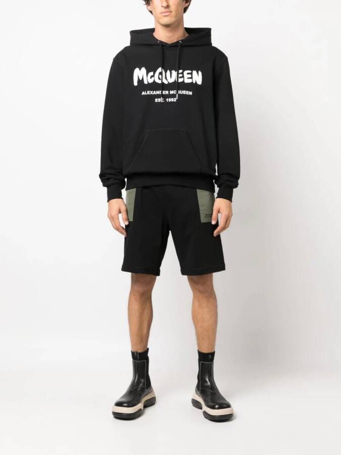 Alexander McQueen Elastische shorts Zwart