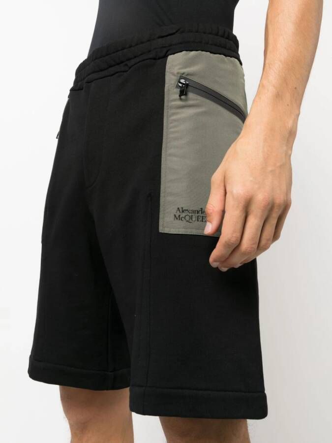 Alexander McQueen Elastische shorts Zwart
