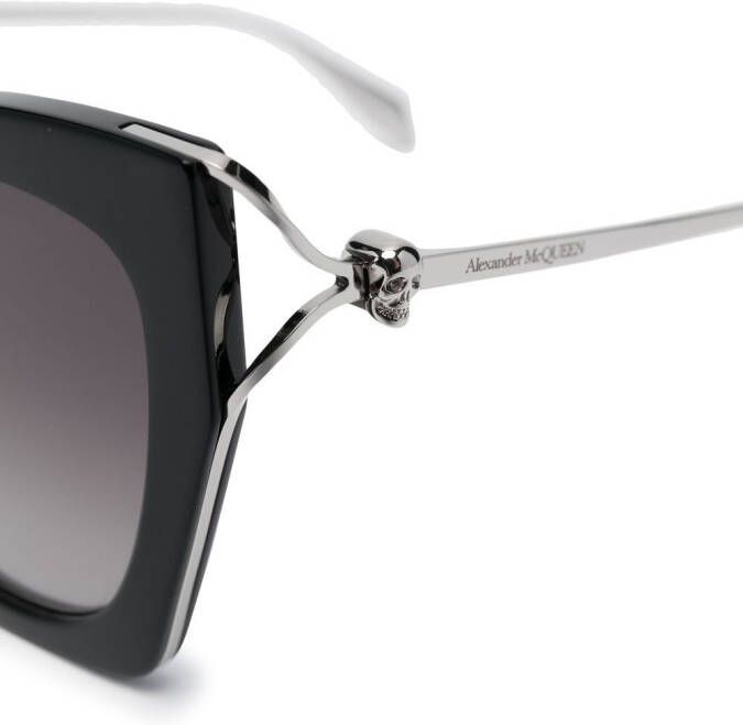 Alexander McQueen Eyewear AM0375S cat-eye zonnebril Zwart