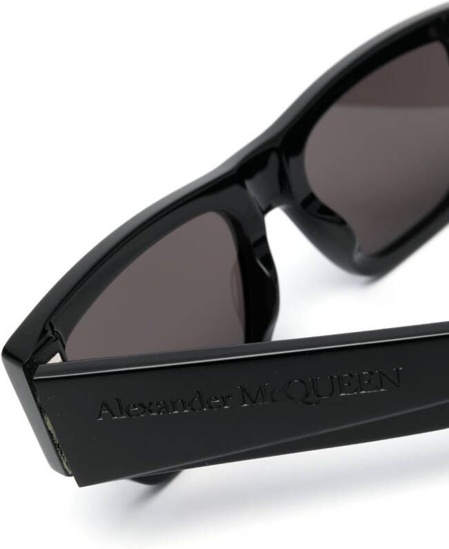 Alexander McQueen Eyewear Zonnebril met gegraveerd logo Zwart