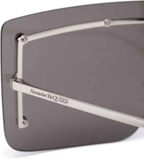 Alexander McQueen Eyewear Zonnebril met gegraveerd logo Zilver