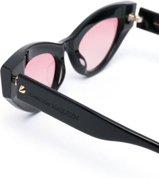 Alexander McQueen Eyewear Zonnebril met cat-eye montuur Zwart