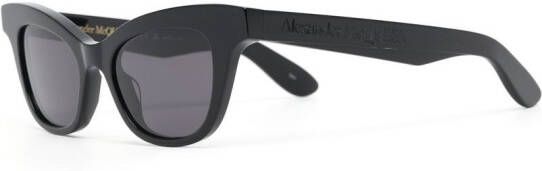 Alexander McQueen Eyewear Zonnebril met cat-eye montuur Zwart