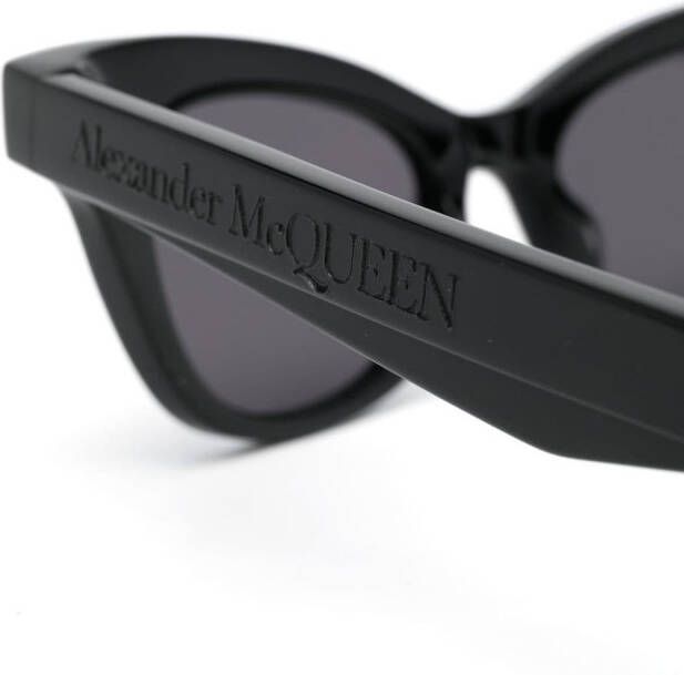 Alexander McQueen Eyewear Zonnebril met cat-eye montuur Zwart