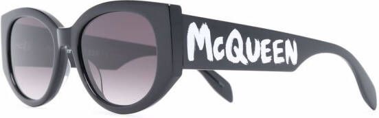 Alexander McQueen Eyewear Zonnebril met kattenoog montuur Zwart