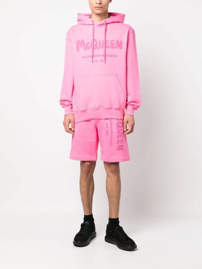 Alexander McQueen Trainingsshorts met graffiti-print Roze