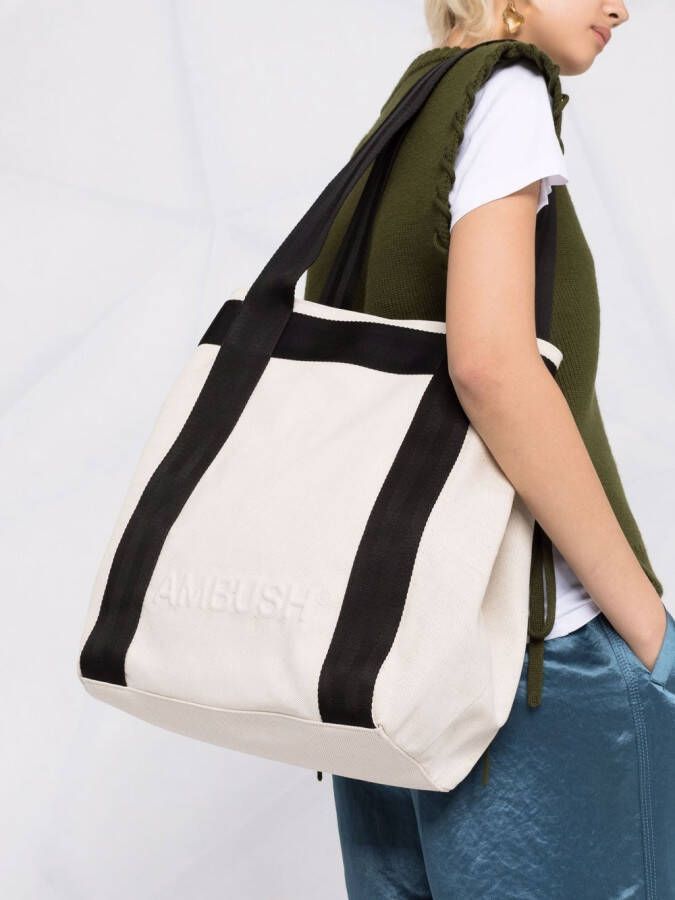 AMBUSH Shopper met logo-reliëf Beige