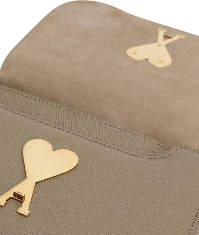 AMI Paris Schoudertas met logoplakkaat Beige