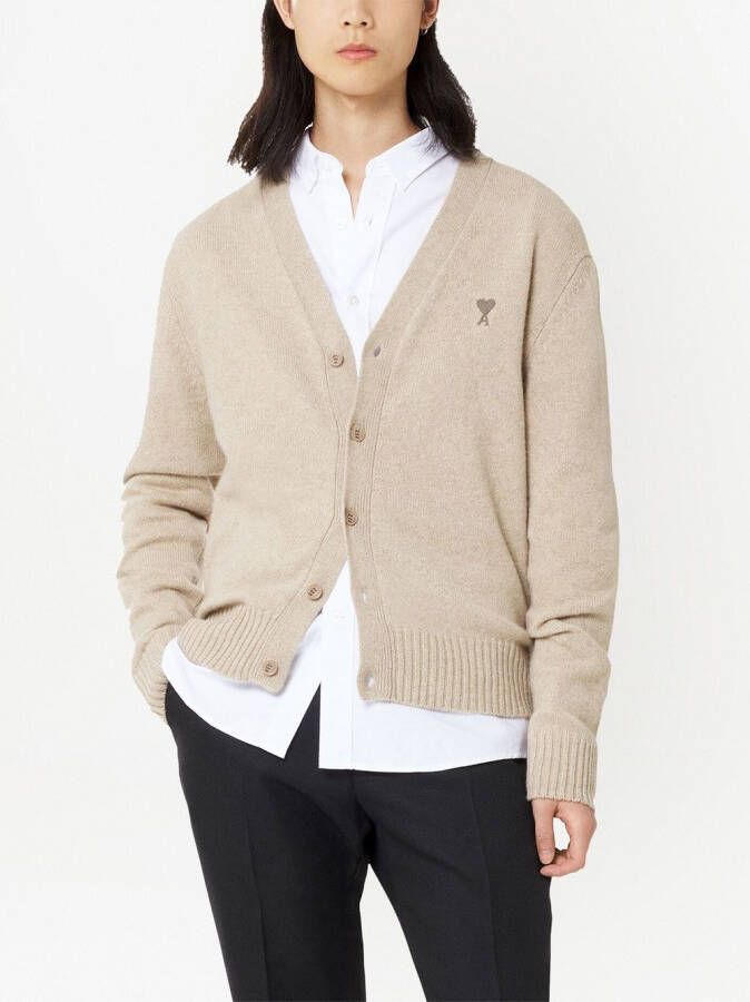 AMI Paris Vest met geborduurd logo en V-hals Beige