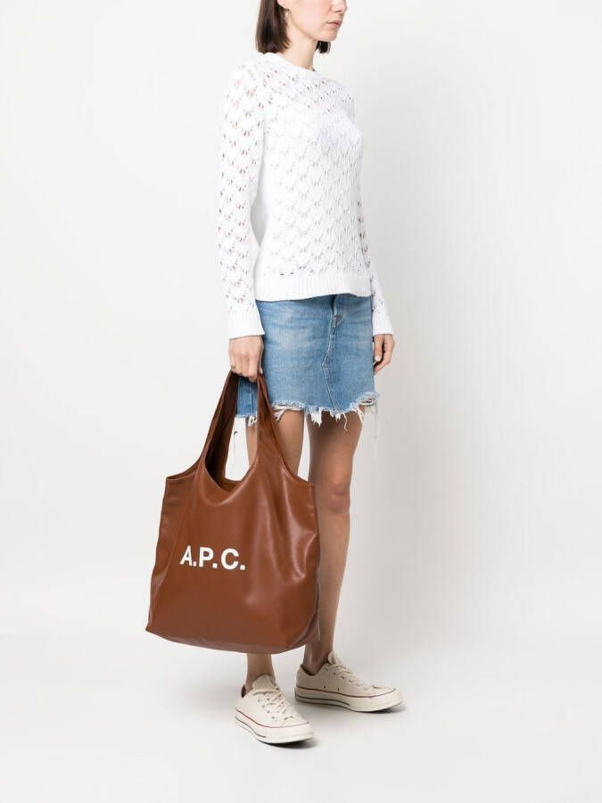 A.P.C. Shopper met logoprint Bruin