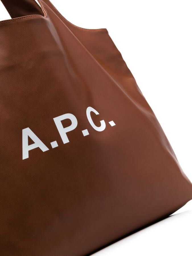 A.P.C. Shopper met logoprint Bruin