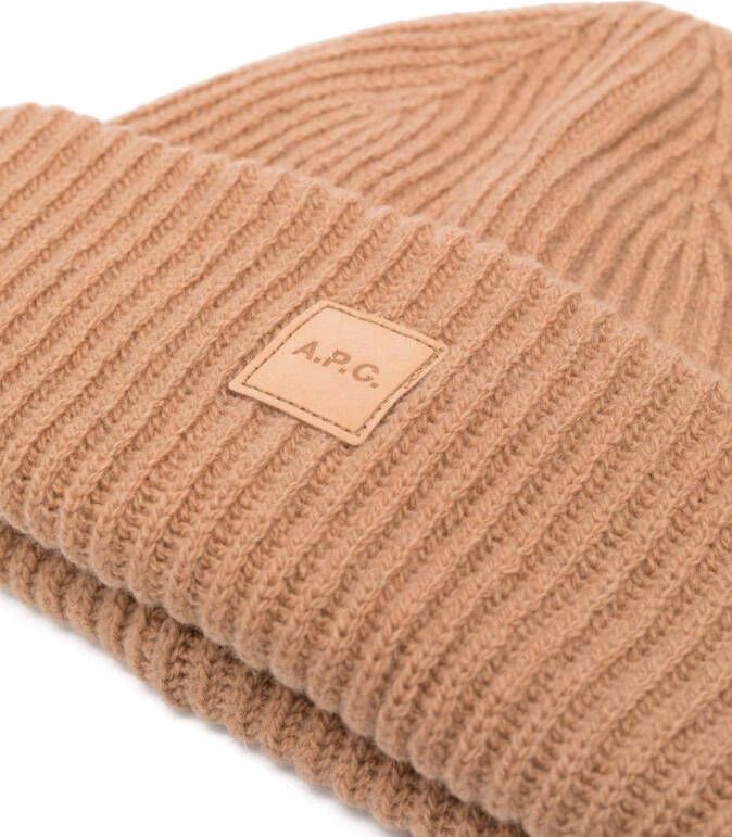 A.P.C. Muts met logopatch Bruin