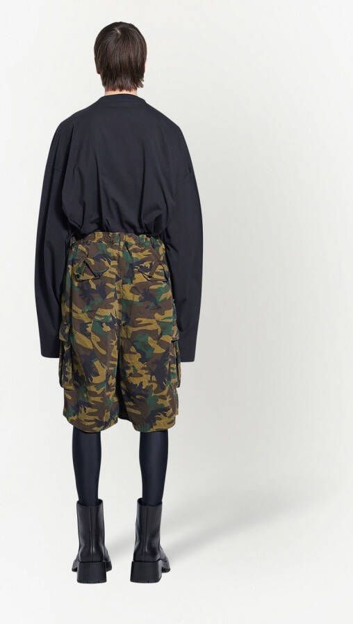 Balenciaga Shorts met camouflageprint Bruin