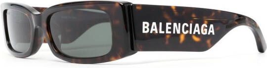 Balenciaga Eyewear Zonnebril met logoprint Bruin